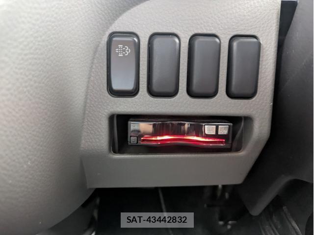 MITSUBISHI FUSO CANTER 2016-08 7796437-6