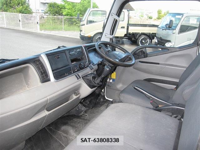 MITSUBISHI FUSO CANTER 2017-02 7797952-2