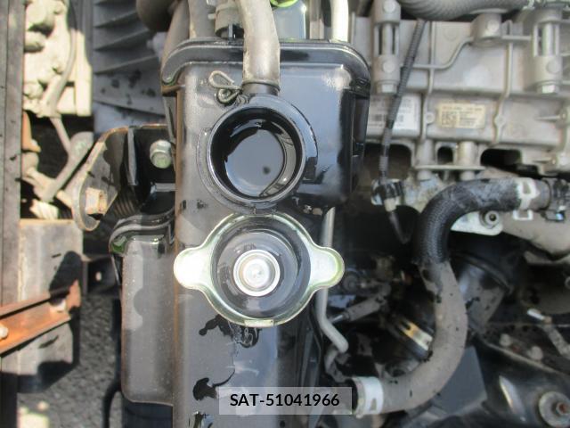 MITSUBISHI FUSO CANTER 2016-05 7799789-1