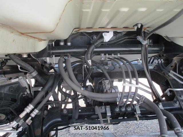 MITSUBISHI FUSO CANTER 2016-05 7799789-6