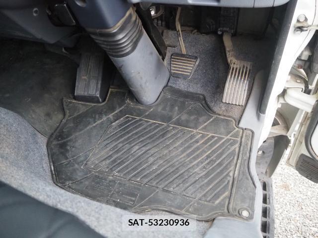 MITSUBISHI FUSO CANTER 2012-06 7801109-11