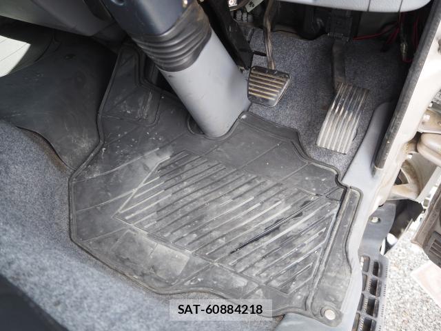 MITSUBISHI FUSO CANTER 2013-09 7801111-11