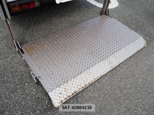 MITSUBISHI FUSO CANTER 2013-09 7801111-17
