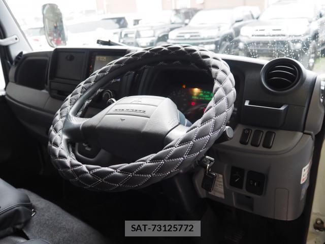 MITSUBISHI FUSO CANTER 2015-07 7801112-4