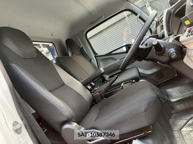 MITSUBISHI FUSO CANTER 2024-08 7802450-2
