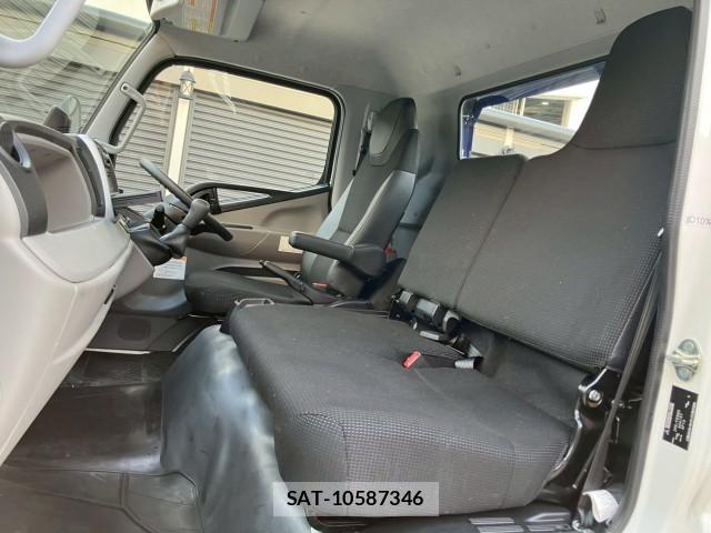 MITSUBISHI FUSO CANTER 2024-08 7802450-3