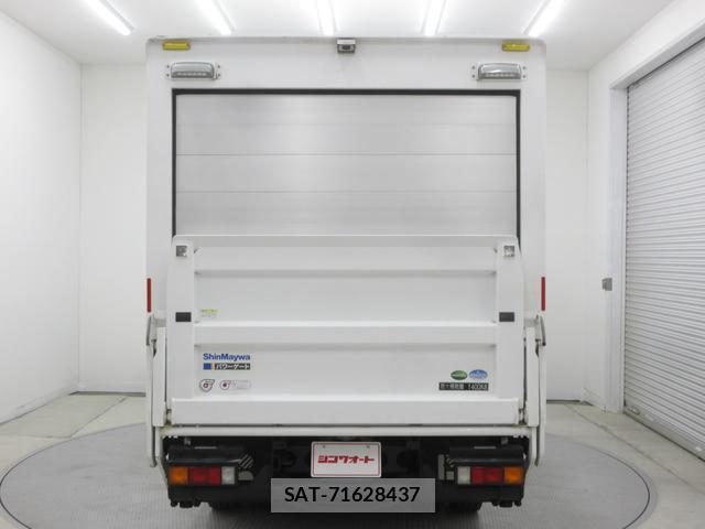 MITSUBISHI FUSO CANTER 2016-03 7804261-2