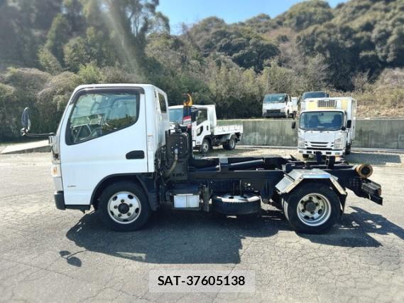 MITSUBISHI FUSO CANTER 2016 7805333-11