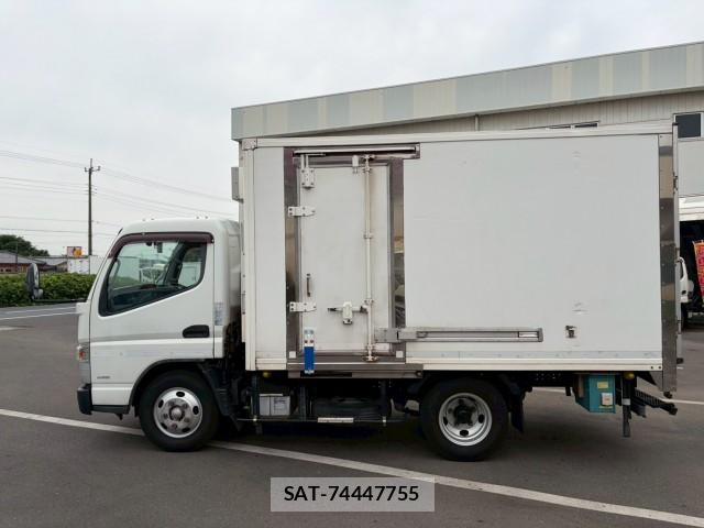 MITSUBISHI FUSO CANTER 2015-08 7805657-4