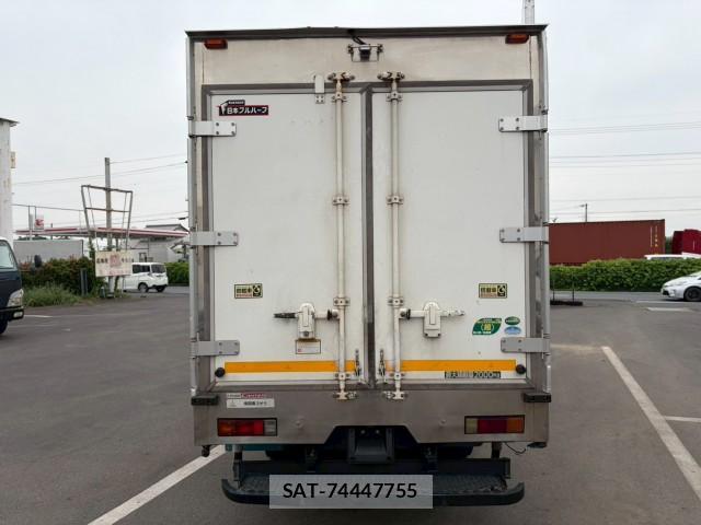 MITSUBISHI FUSO CANTER 2015-08 7805657-6