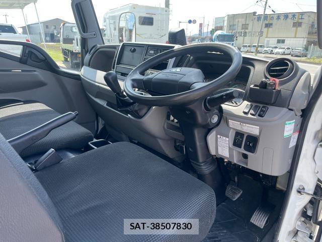 MITSUBISHI FUSO CANTER 2019-10 7809589-5