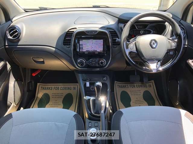Renault CAPTUR 2015-09 7799688-2
