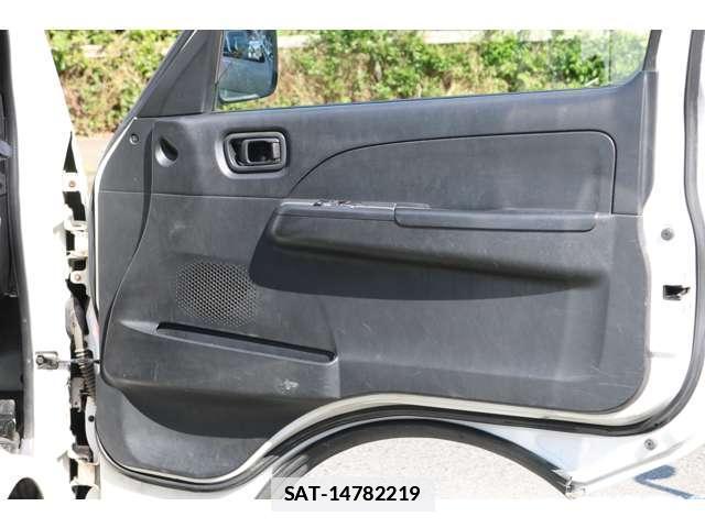 Nissan Caravan 2011-11 7793544-12