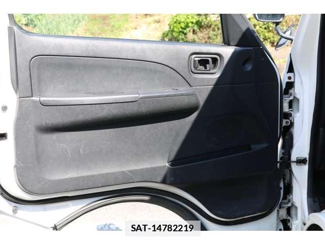 Nissan Caravan 2011-11 7793544-13
