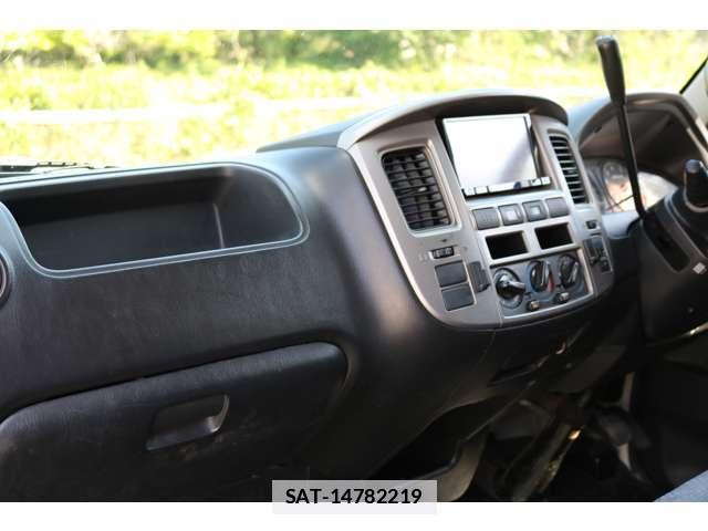 Nissan Caravan 2011-11 7793544-16