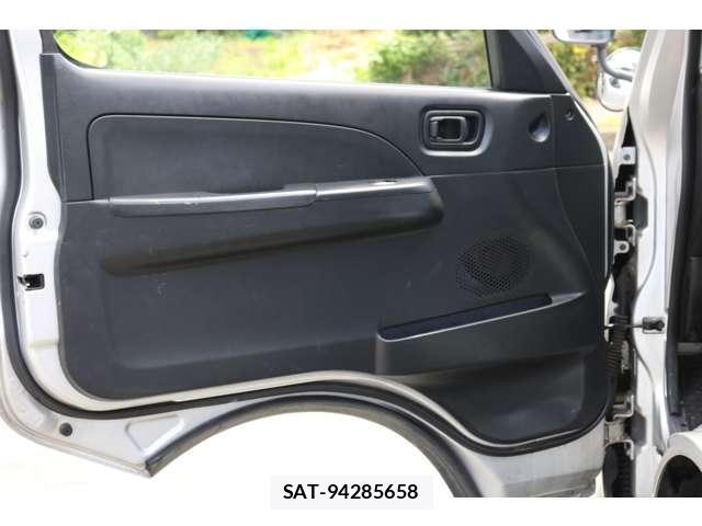 Nissan Caravan 2008-12 7793545-13