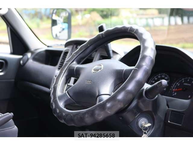 Nissan Caravan 2008-12 7793545-14