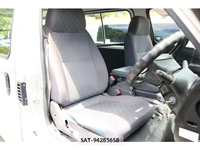 Nissan Caravan 2008-12 7793545-15