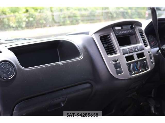 Nissan Caravan 2008-12 7793545-16