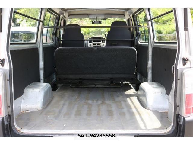 Nissan Caravan 2008-12 7793545-19