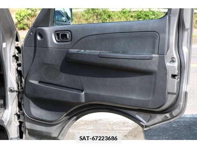 Nissan Caravan 2012-03 7793546-12