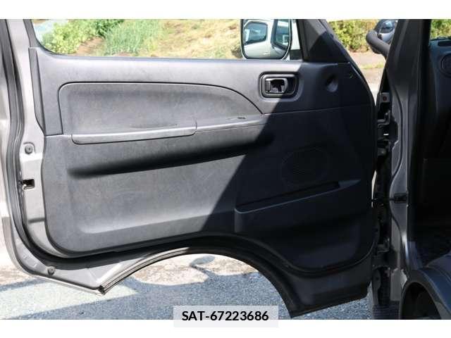 Nissan Caravan 2012-03 7793546-13
