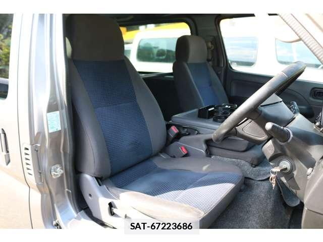 Nissan Caravan 2012-03 7793546-15