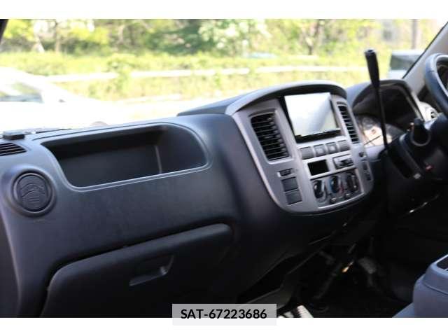 Nissan Caravan 2012-03 7793546-16