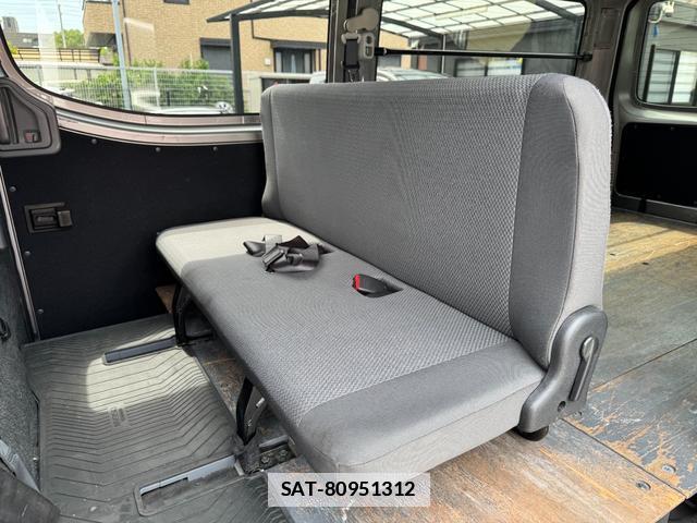 Nissan Caravan 2012-11 7796423-10