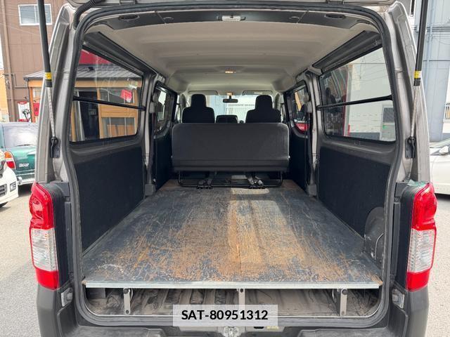 Nissan Caravan 2012-11 7796423-6
