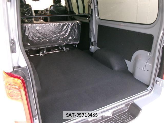 Nissan Caravan 2026-04 7798074-12