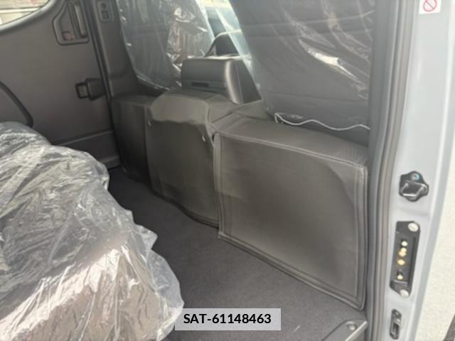 Nissan Caravan 2026-06 7804934-4