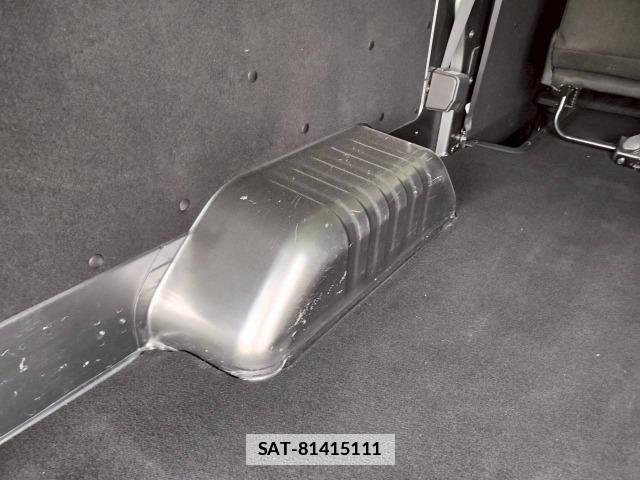 Nissan Caravan 2024-04 7809866-12