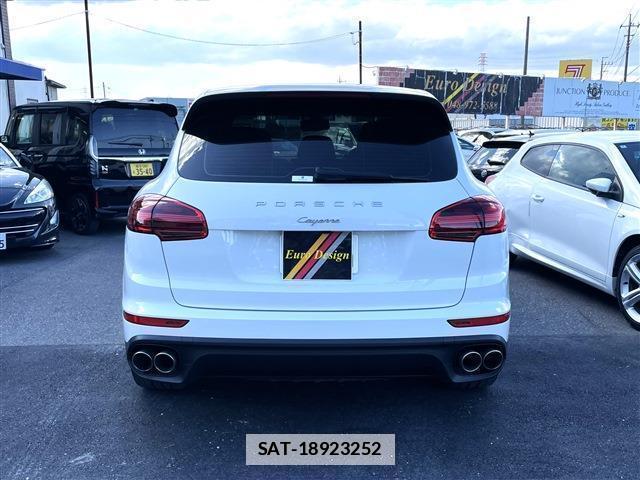 Porsche CAYENNE 2015-05 7798238-1