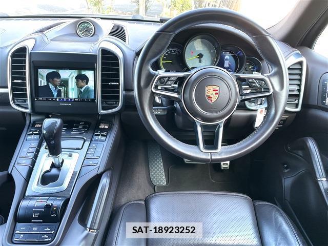 Porsche CAYENNE 2015-05 7798238-17