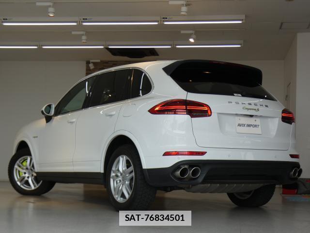 Porsche CAYENNE 2015-12 7800566-1