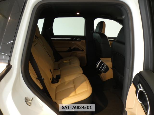 Porsche CAYENNE 2015-12 7800566-17