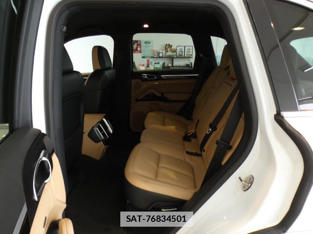 Porsche CAYENNE 2015-12 7800566-18
