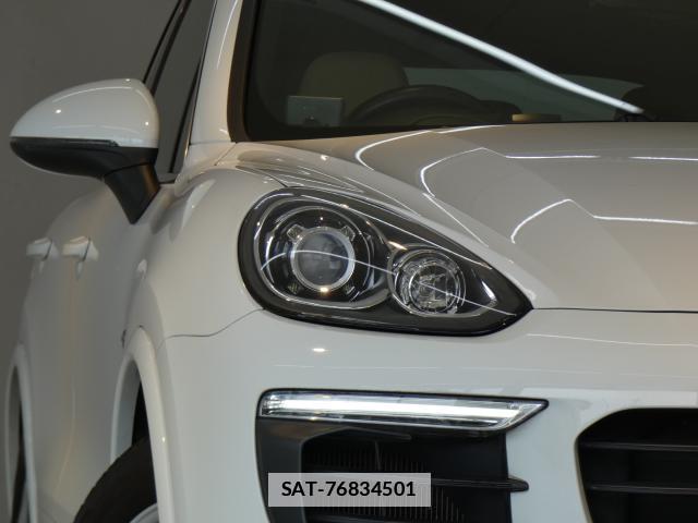 Porsche CAYENNE 2015-12 7800566-2