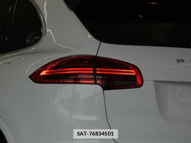 Porsche CAYENNE 2015-12 7800566-3