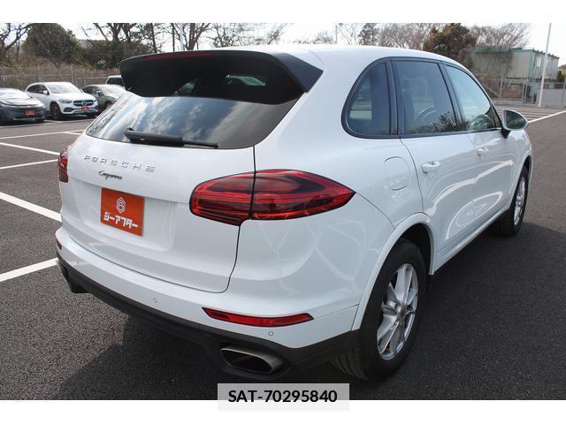 Porsche CAYENNE 2016-09 7809497-10