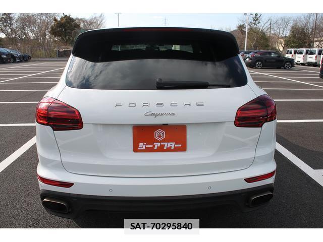 Porsche CAYENNE 2016-09 7809497-11