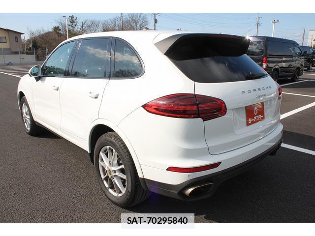 Porsche CAYENNE 2016-09 7809497-12
