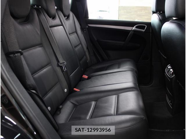 Porsche CAYENNE 2010-03 7811281-17