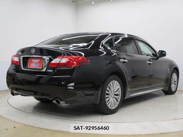 Nissan CIMA 2016-12 7795845-1