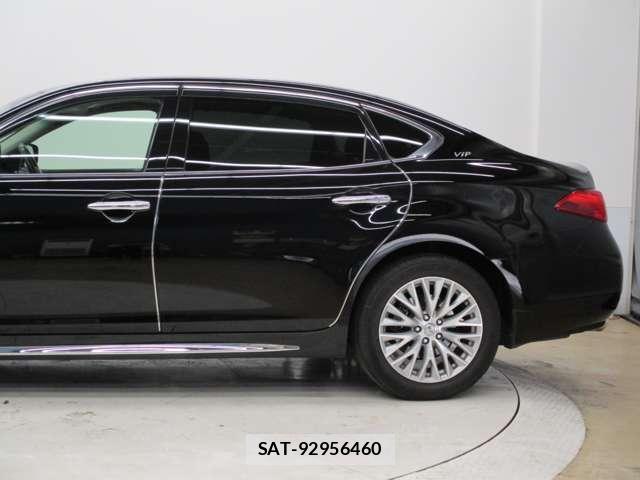 Nissan CIMA 2016-12 7795845-15