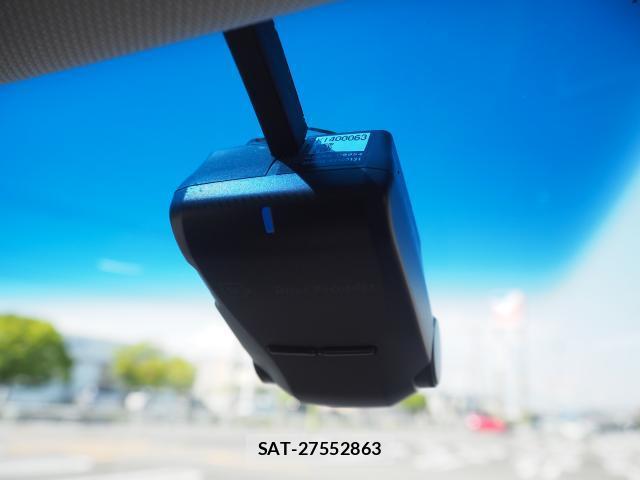 Nissan CIMA 2013-07 7801121-8