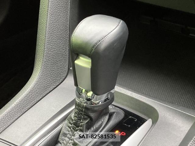 Honda CIVIC 2018-06 7798832-17