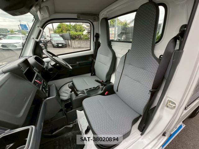 Nissan CLIPPER TRUCK 2026-03 7803288-11