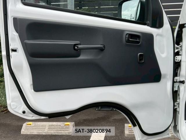 Nissan CLIPPER TRUCK 2026-03 7803288-18